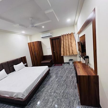 Hotel Anand Ujjain Bagian luar foto